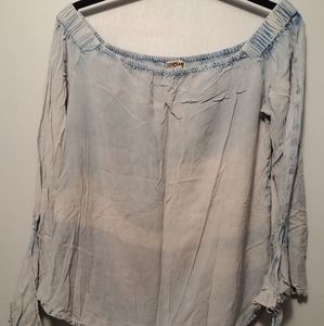 🆓 With $25 Dollar Purchase! Tramp blouse